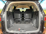 床下収納式のサードシートです。座席部分をコンパクトに収納でき、広大な荷室スペースとしてお使いいただけます!乗車人数や荷物の量など利用シーンに合わせて3列目を有効活用でき、とっても便利♪