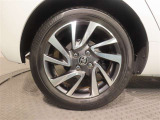 195/55R16タイヤ&16&times;6Jアルミホイール(切削光輝+ダークグレーメタリック/センターオーナメント付)