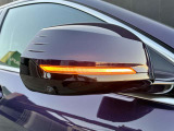 ドアミラーにはLEDウインカーが埋め込まれており、対向車からの視認性を高めております。