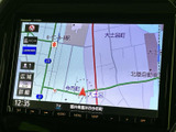 地図上に道路や周辺地域が表示され、現在地を確認しながら目的地への移動をサポートします。縮尺や表示内容を見ながら道順を把握でき、初めての場所へのお出かけにも便利です。
