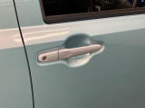 品質へのこだわり!フロアマットやシートなど車内をキレイに清掃し、ニオイや汚れなどを徹底的にクリーニングしてもらっております。室内はピカピカです☆