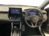 運転席周りのレイアウトをご覧ください。ナビゲーションが綺麗に装着されすっきり収まってますね!
