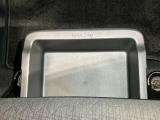 【助手席シートアンダーボックス】運転用の替え靴や、車内に常備したいこども用品、着替えた服などを収納できます★
