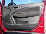 ◇運転席扉 内側部分になります◇【パワーウィンドウ】窓の開け閉め楽々!少し換気したいな〜なんて時にササッと操作できますね♪