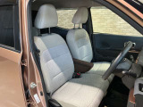 運転席まわりは、使用感も少なく良好な状態です。