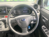 インテリアに合わせたデザインのステアリングは、運転される方のことも考え、運転しやすい形状、大きさです。是非一度、実際に触ってお確かめください。