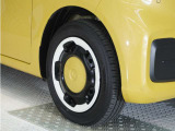 ◆純正ホイール装着車◆シンプルなデザインのホイールキャップ付きです。