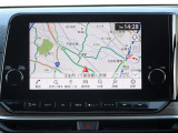 【ナビ】メーカーSDナビ付きです。目的地を設定すれば初めての場所でも簡単に行くことができます。もちろん音楽だって聴けちゃいます♪