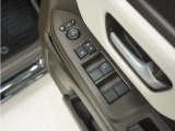 ◆パワーウィンドウスイッチ◆運転席から全席の窓の開閉操作を行うことが出来いつでも換気ができます!