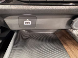 USBタイプC充電機能が付いてスマホの充電ができます。