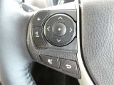 ステアリングスイッチは、ハンドルを握ったままでオーディオの各種操作や車両情報の切替ができるので安全です。