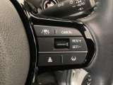 【アダプティブ・クルーズ・コントロール】予め設定した車速内でクルマが自動的に加減速。 前走車との適切な車間距離を維持しながら追従走行し、高速道路でのドライバーの疲労を軽減してくれる嬉しい機能付♪