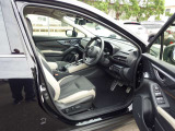 運転席シートに破れなどはございません。