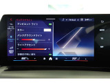 クルマの頭脳ともいえる、管理システム、iDrive。ナビだけではなく、オーディオ操作や車両情報の表示などをコントロールできます。便利さと安全性の向上にも繋がっています。