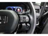 Hondaセンシングの機能のひとつ、アダプティブクルーズコントロール付!アクセルから足を離しても設定したスピードと前車との車間を保ち走行してくれます!車線維持もアシスト☆高速道路で疲労軽減ですね☆