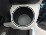 カップホルダーは運転席や助手席からちょうど手の届く位置です!!