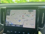 道路や周辺施設が表示され、現在地と目的地までの道筋を確認しやすい画面です。地名や案内ボタンも見やすく、初めて訪れる場所への移動やいつものお出かけをサポートします。