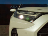 LEDヘッドライトです。デザイン性がよくとても明るいので、夜間の走行や悪天候でも安心です。しかも長寿命!