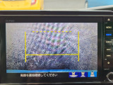 【リヤカメラ・トップビュー】真上からの映像で後方を確認でき、後退駐車や狭い場所での車庫入れも安心です。