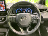 握りやすいステアリングは、運転の楽しさを高めます。操作性にも優れ、快適なドライビングをサポートします。