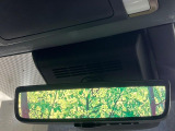 【デジタルインナーミラー】後席の大きな荷物や同乗者で後方が確認しづらい時でも安心!カメラが撮影した車両後方の映像をルームミラー内に表示。クリアな視界で状況の確認が可能です!