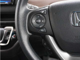 ハンドルにオーディオ操作用スイッチを備え、手を放さずに操作可能。安全性と利便性を両立しています。