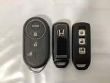 スマートキー付きですからドアロックの開閉およびエンジンスタートが楽々です。電動スライドドアの開け閉めもボタンで操作できます。スペアキーも同じものを用意しております。