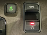 パーキングブレーキは指一本で操作可能な電子制御パーキングブレーキを採用しています。