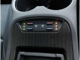 シートヒーター、ベンチレーション装備:寒い日や夏の暑い日に役立つ運転席・助手席に装備されています♪