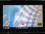 ナビはホンダ純正メモリーナビ!通信機能も備え、渋滞回避案内や天気情報の表示などのサービスがございます。