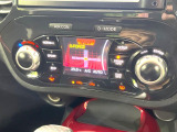 【オートエアコン】一度お好みの温度に設定すれば、車内の温度を検知し風量や温度を自動で調整。暑い&hellip;寒い&hellip;と何度もスイッチ操作をする必要はありません。快適な車内空間には必須の機能ですね♪