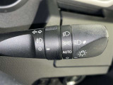 トンネルなど、周囲の明るさの変化でランプ類を自動オン・オフするコンライトです(消し忘れ防止機能付)