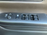 駐車時に便利な電動格納ドアミラー