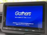 直感的な操作で、お好みの音楽や目的地設定がスムーズに行えます。情報がわかりやすく表示される画面で、快適なドライブをサポートします。