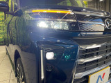 【LEDヘッドライト】悪天候や夜間走行時も良好な視界を確保し安心して運転できる高輝度LEDヘッドライトを装備!点灯速度が早く、消費電力も抑えられています。