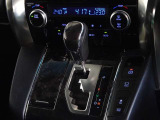 電動パーキングブレーキ・ブレーキホールドを装備してます。ホールド機能は信号待ちが多い一般道で疲労軽減になり、大好評です!
