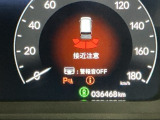 パーキングセンサーシステムは走行中に障害物が迫ると音と表示でお知らせ、低速走行時時の安心感を高めます