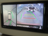 ★全方位モニターパッケージ★4個のカメラから得た画像を車両上方から見下ろしたような映像で表示することで、車と路面の駐車枠の関係を一目で確認できます!