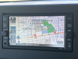 日産純正メモリーナビ付きで、遠くのお出かけの心強い味方です♪Bluetooth,CD,DVD装備で色々な音楽ソースが楽しめ直感的に操作できるタッチパネル♪
