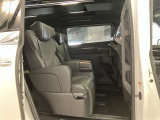両側パワースライドドア付きだから、狭い駐車スペースなどでの 乗り降りラクラク!小さなお子さまのいるご家庭には嬉しい装備。