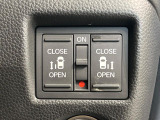 【両側パワースライドドア】スマートキーや運転席のスイッチで後席両側スライドドアの開閉が可能♪電動だから力を入れてドアを開ける必要が無く、小さなお子様でも簡単に開け閉めでき快適です♪