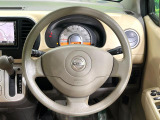 インテリアに合わせたデザインのステアリングは、運転される方のことも考え、運転しやすい形状、大きさです。是非一度、実際に触ってお確かめください。