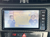 テレビ映像を楽しめる装備を備えています。お出かけ先での休憩など、停車中に番組を視聴でき、車内で過ごす時間の楽しみが広がります。操作は画面上から行えます。
