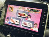 テレビ番組を画面で視聴でき、停車中の待ち時間を過ごす際にも活用できます。画面表示で番組内容を楽しめるため、お出かけ先での休憩時間にも便利です。
