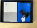 メンテナンスノート【点検整備記録簿・保証書】、取説も揃ってます。スマートキーはバッグなどにしまったままボタン操作でメイン電源のON/OFFができて便利に使えます