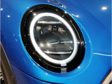 MINIのオートライトは積極的にライトをつけることにより、自車の存在を周囲に向けアピールいたします。それは安全性への配慮でもあります。