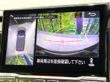 【マルチアラウンドモニター】専用のカメラにより、上から見下ろしたような視点で360度クルマの周囲を確認することができます☆死角部分も確認しやすく、狭い場所での切り返しや駐車もスムーズに行えます。