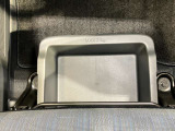 【助手席シートアンダーボックス】運転用の替え靴や、車内に常備したいこども用品、着替えた服などを収納できます★