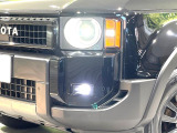 【LEDヘッドライト】悪天候や夜間走行時も良好な視界を確保し安心して運転できる高輝度LEDヘッドライトを装備!点灯速度が早く、消費電力も抑えられています。