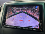【バックカメラ】運転席から画面上で安全確認ができます。駐車が苦手な方にもオススメな便利機能です。